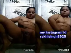 Today Exclusive- Desi Bhabhi Shaving Her Pussy