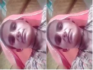 Today Exclusive- Desi Village Bhabhi Showing Her Pussy