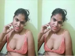 Today Exclusive- Horny Bhabhi Showing Her Boobs and Masturbating Part 2