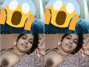 Today Exclusive- Desi Bhabhi Showing Her Boobs To Lover On Video Call Part 2