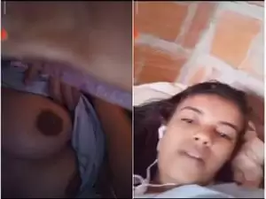 Today Exclusive-Cute Girl Showing Her Boobs and Pussy