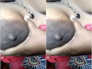 Today Exclusive- Desi Girl Pressing Her Boob
