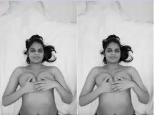 Today Exclusive- Most Demanded Girl Showing Her Boobs and Pussy Part 1