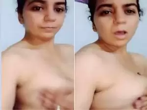 Today Exclusive- Horny Bhabhi Showing her Milky Boobs