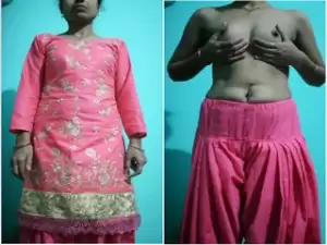 Indian Aunty  Showing her Boobs