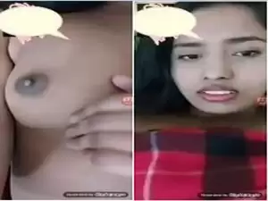 Today Exclusive-  Bangla Girl Showing Her Boobs and Pussy On video Call