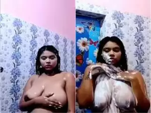 Today Exclusive-Sexy Oasi Das Bathing Part 1
