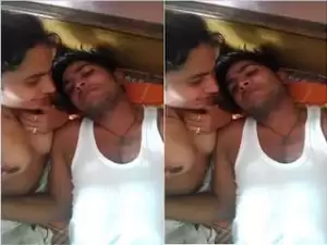 Today Exclusive- Sexy Desi Girl Boobs Pressing and Kissing