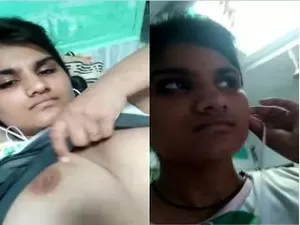 Today Exclusive- Cute Desi Girl Record Her Nude Video FOr Lover