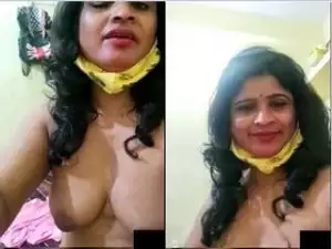 Today Exclusive- Desi Bhabhi Showing Boobs On Video Call