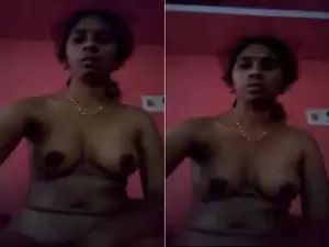 Today Exclusive- Desi Girl Showing Her Boobs and Pussy