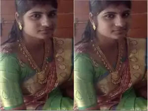 Today Exclusive- Tamil Girl Showing Her Boobs