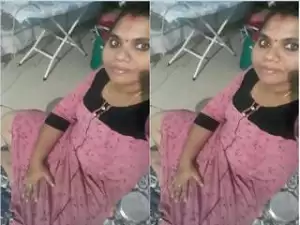 Today Exclusive- Mallu Bhabhi Showing Her Boobs and Pussy On Video Call Part 3