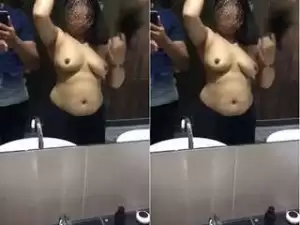 Today Exclusive- Sexy Wife Showing Boobs