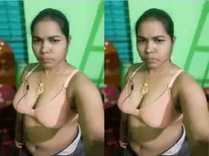 Today Exclusive- Horny Boudi Shows her Boobs and Fingering