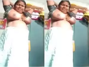 Today Exclusive- Mallu Bhabhi Shows Boobs