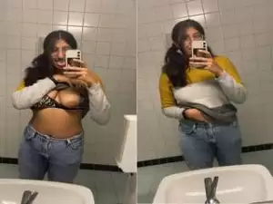 Today Exclusive- Sexy NRI Girl Showing Boob