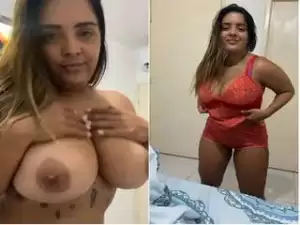 Today Exclusive- Sexy Girl Shows Boobs and Pussy