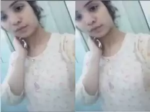 Today Exclusive- Paki Girl Showing Her Boobs and Pussy