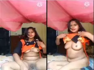 Today Exclusive- Sexy Bhabhi Showing Her Boobs And Pussy