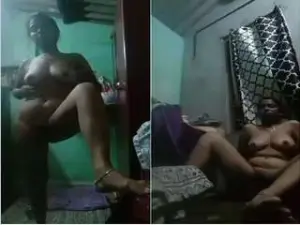 Today Exclusive- Desi Bhabhi Showing Her Boobs and Pussy