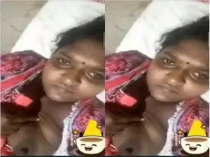 Today Exclusive- Desi Bhabhi showing Boobs On Video Call