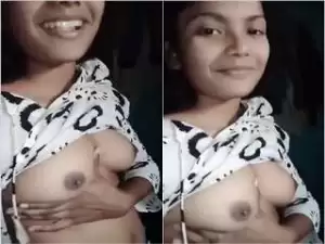 Today Exclusive- Cute Desi Girl Shows Boobs