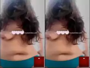Today Exclusive- Desi Girl Showing Boobs On Video Call