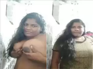 Today Exclusive- Mallu Girl Showing Her Big Boobs