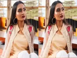 Today Exclusive- Desi Girl Shows Boobs