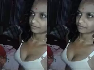 Today Exclusive- Desi Boudi Boobs Sucking and Handjob