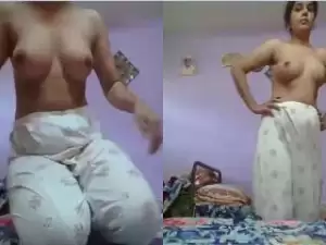 Today Exclusive – Cute Desi Girl Shows Her Boobs and Pussy