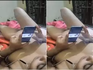 Today Exclusive – Super Sexy Desi Bhabhi Shows Her Boobs and Pussy