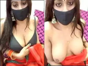 Today Exclusive – Sexy Bhabhi Shows Her Boobs
