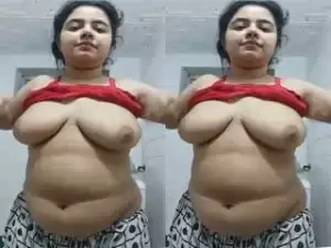 Today Exclusive – Sexy Desi Girl Shows Her Big Boobs and Pussy