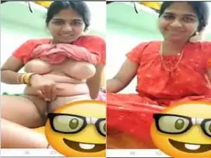 Today Exclusive – Sexy Bhabhi Shows Her Boobs and Pussy On Video Call