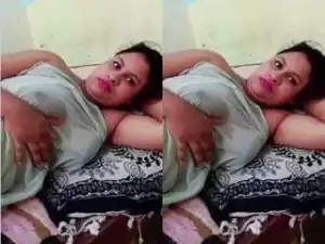 Today Exclusive –Desi Bhabhi Boobs Visible