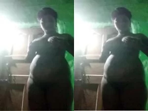 Today Exclusive – Desi Girl Shows her Boobs and Pussy