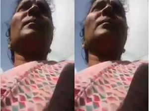 Today Exclusive – Village Bhabhi Shows Her Boobs and Pussy