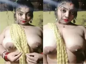 Today Exclusive – Super Horny Desi Bhabhi Shows her Big Boobs
