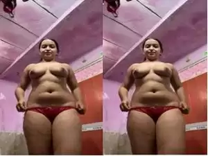Today Exclusive – Sexy Desi Girl bathing and Fingering Part 2