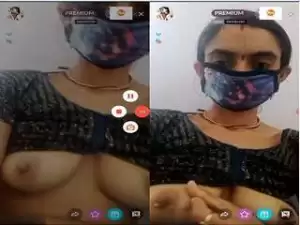 Today Exclusive – Sexy Desi Bhabhi Shows Boobs