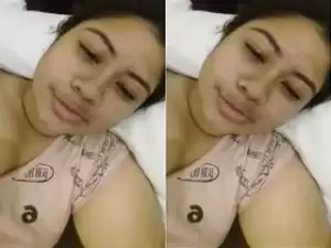 Today Exclusive –Desi Girl Shows Boob