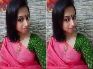 Exclusive- Sexy Look Desi Girl Showing her Pussy On Video Call