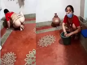Today Exclusive – Desi Bhabhi Shows Her Ass