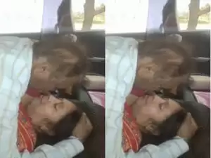 Today Exclusive –  Desi Couple Fucking In Car Record Part 1