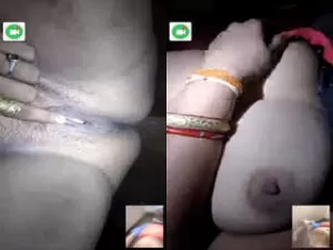 Today Exclusive – Desi Randi Paid Bhabhi Shows Boobs and Pussy