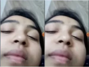 Today Exclusive – Desi Girl Shows Her Nude Body On Video Call