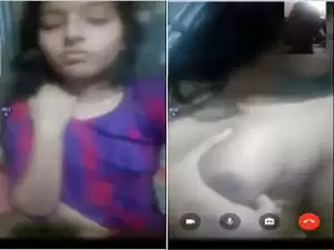 Today Exclusive – Desi Village Girl Shows Her Boobs on Video Call Part 1