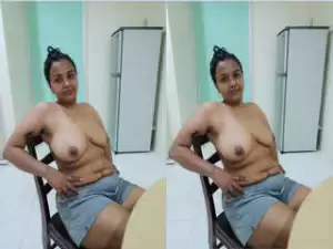 Today Exclusive – Hot Tamil Wife Blowjob And Shows Nude Body Part 1